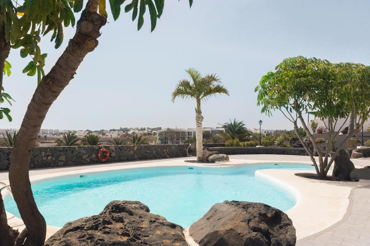 Apartamento OM con piscina y vistas al mar Appartamento Costa Teguise Esterno foto